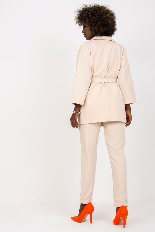 Bēšs divdaļīgs elegants komplekts ar... Bēšs divdaļīgs elegants komplekts ar...