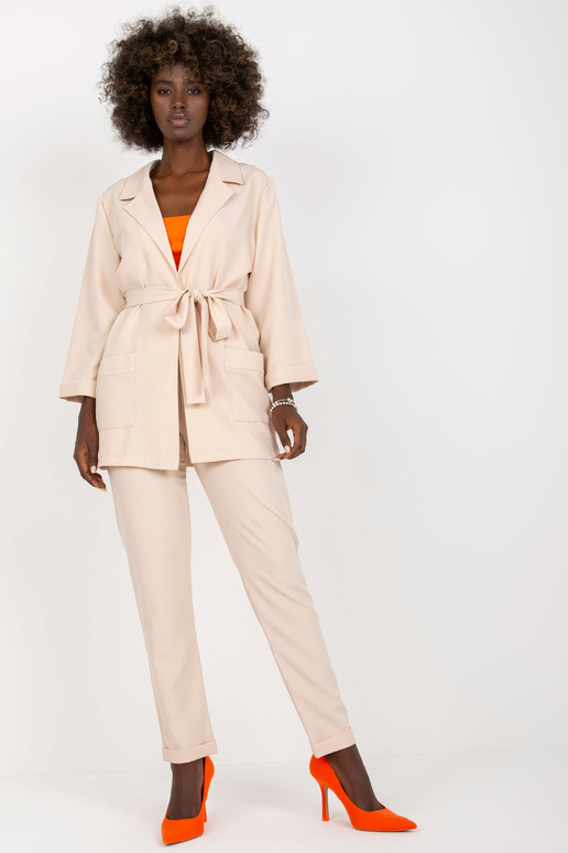 Bēšs divdaļīgs elegants komplekts ar... Bēšs divdaļīgs elegants komplekts ar...