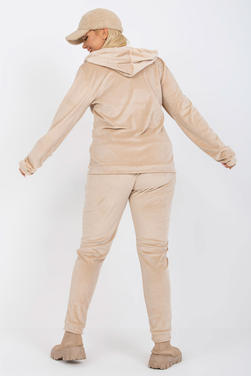 Gaiši bēša velūra liela izmēra...