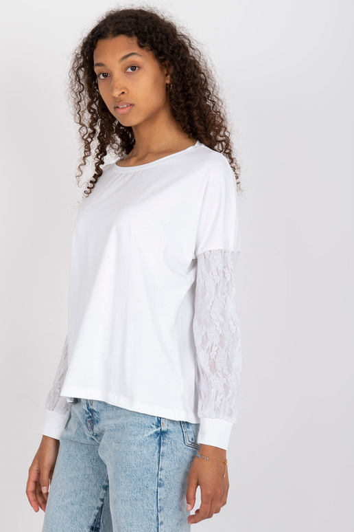 Balta blūze ar mežģīņu piedurknēm...