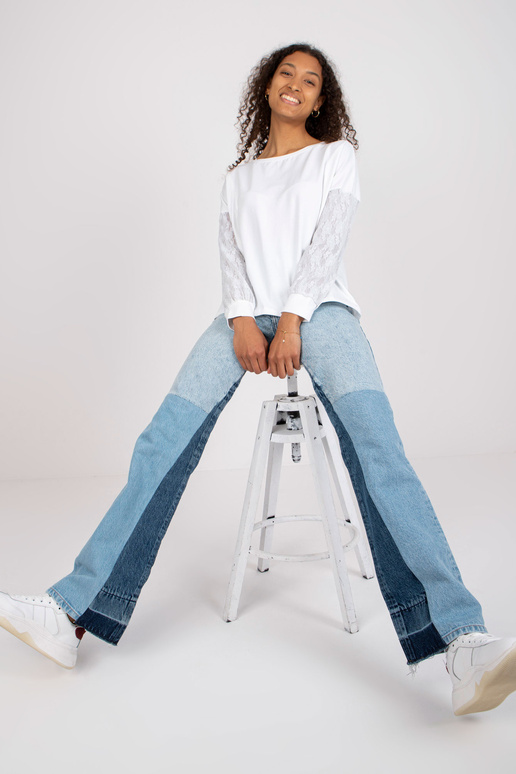 Balta blūze ar mežģīņu piedurknēm...