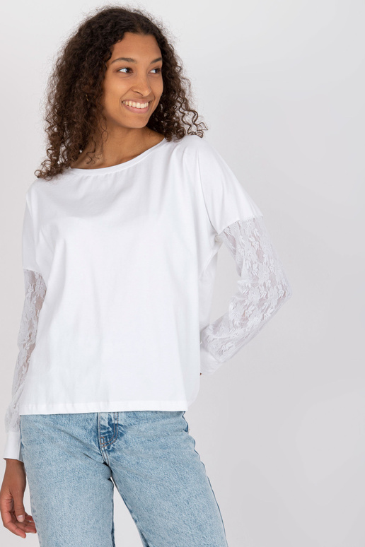 Balta blūze ar mežģīņu piedurknēm...