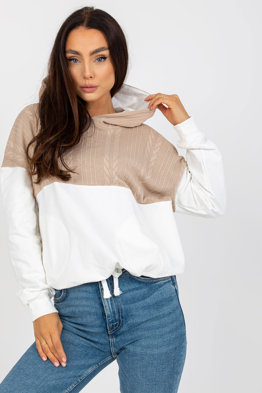 Bēša un balta kapuce ar rievojumu RUE...