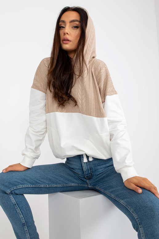 Bēša un balta kapuce ar rievojumu RUE...