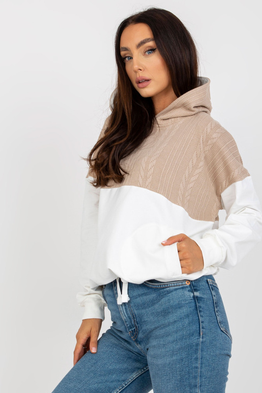 Bēša un balta kapuce ar rievojumu RUE...