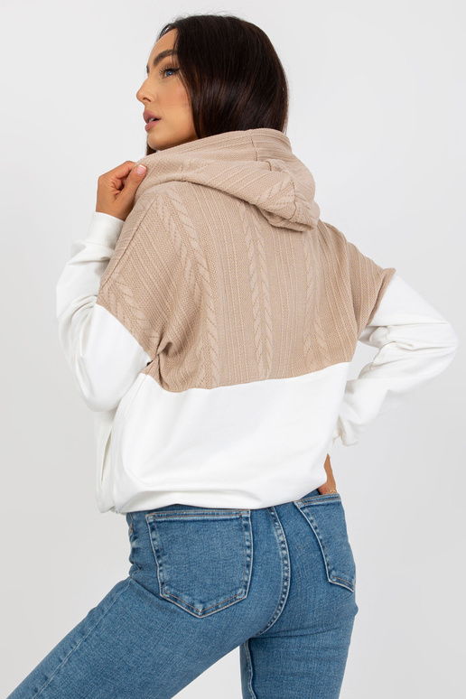 Bēša un balta kapuce ar rievojumu RUE...