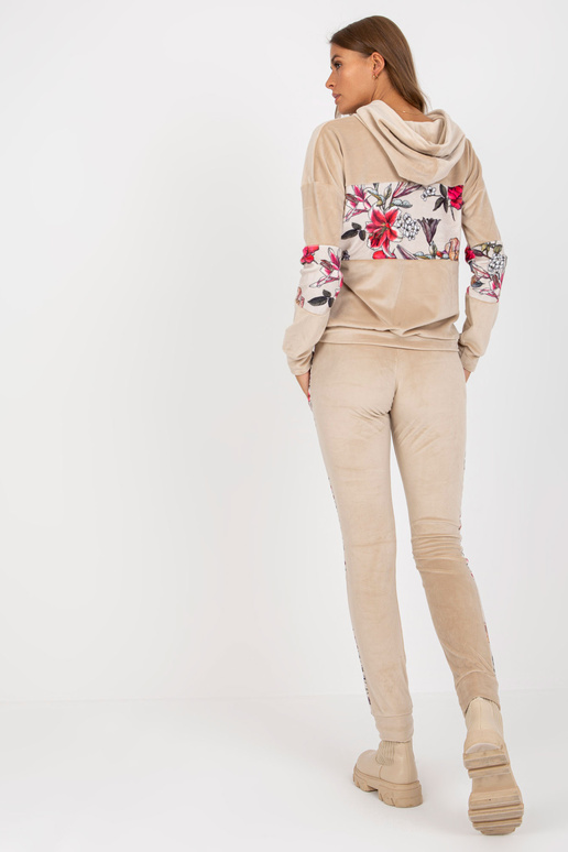 Bēšs divdaļīgs velūra komplekts ar...