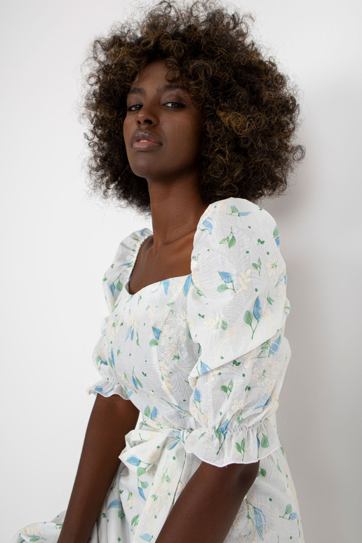 Balta un zila midi kleita ar apdrukām...