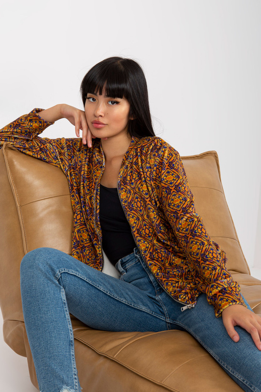 Tumši dzeltena velūra bumbvedēja... Tumši dzeltena velūra bumbvedēja...