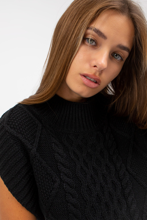 Melna SUBLEVEL kabeļa adīta veste