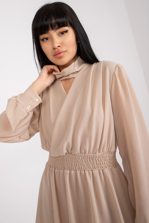 Bēša vējaina kokteiļkleita ar mini...