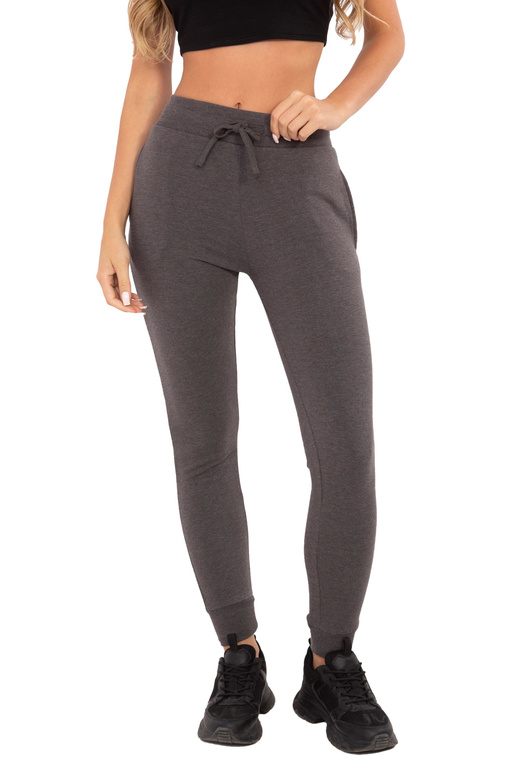 Tumši pelēkas melanžas pamata...