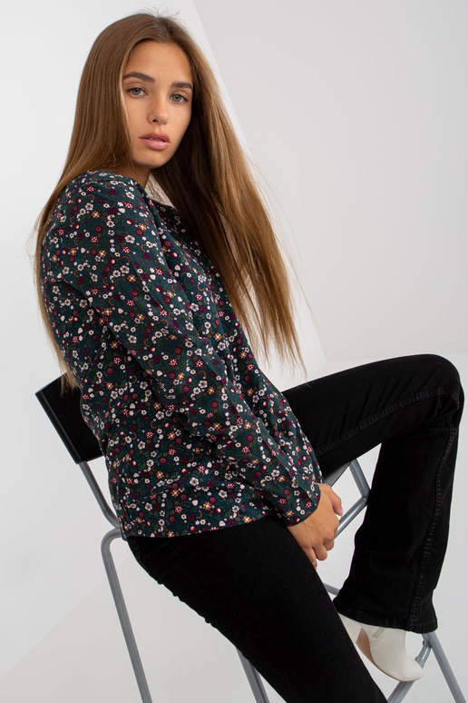 Tumši zila sieviešu blūze ar ziediem Tumši zila sieviešu blūze ar ziediem