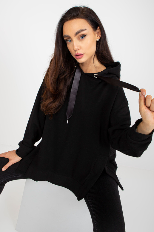 Melns sporta krekls ar kapuci un...