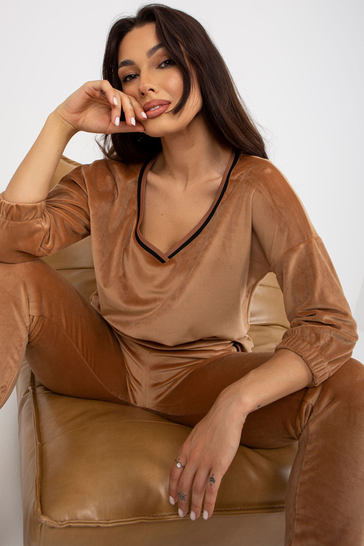 Kamieļu divdaļīgs velūra komplekts ar...