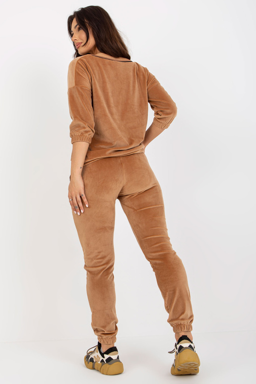 Kamieļu divdaļīgs velūra komplekts ar...