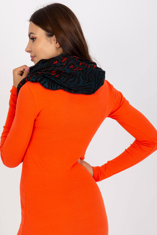 Melns un jūras stropes skurstenis ar...