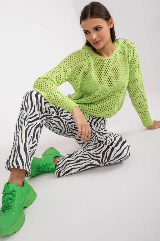 Gaiši zaļš ažūra oversize džemperis...