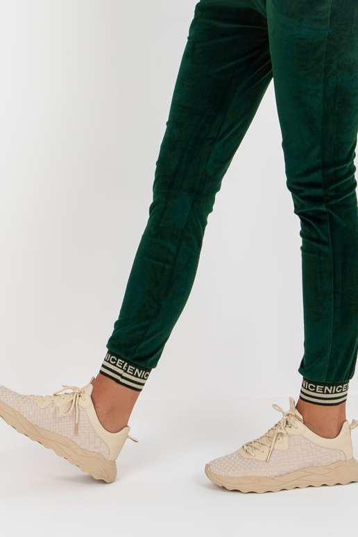 Dunkelgrünes zweiteiliges Veloursset...