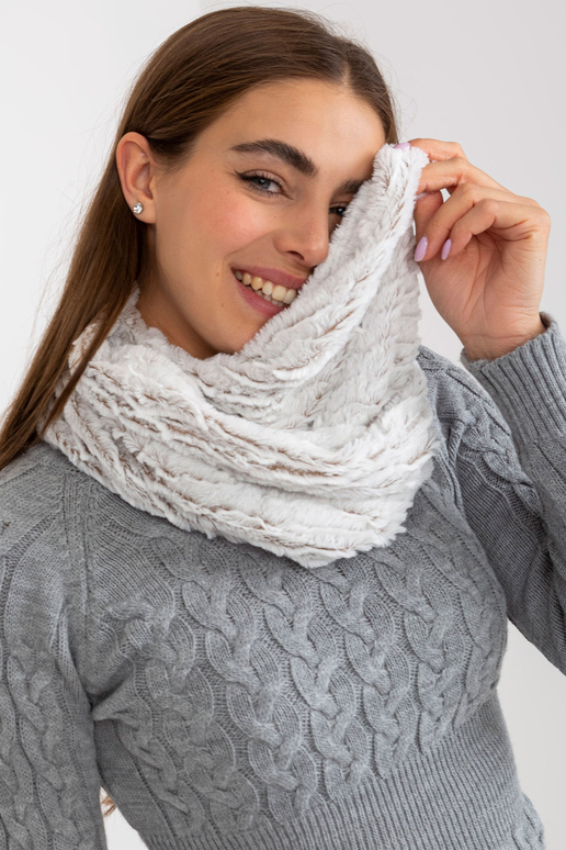 Baltbrūns mākslīgās kažokādas ziemas...