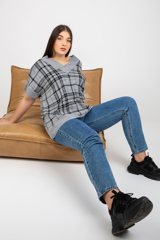 Pelēka trikotāžas liela izmēra...