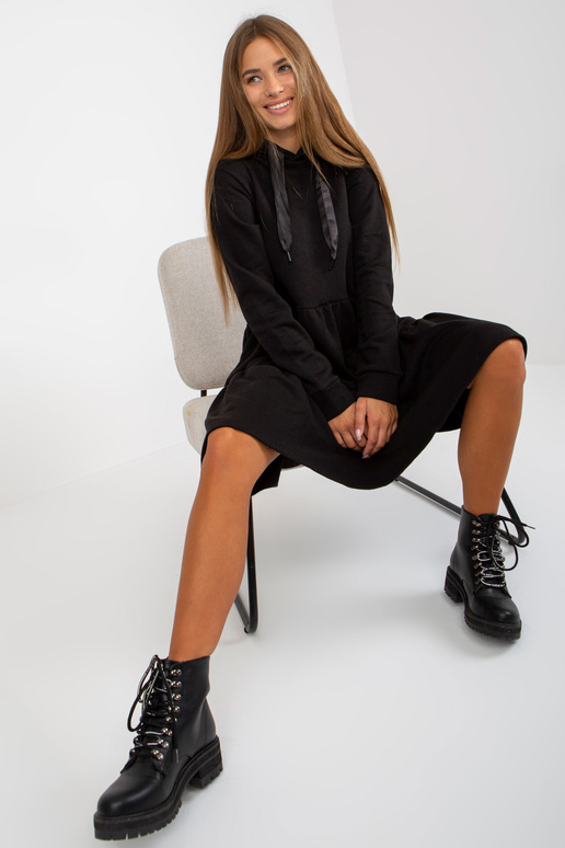 Melna uzliesmojoša džemperkleita ar...