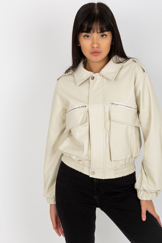 Gaiši bēša eko-ādas īsa jaka ar kabatām