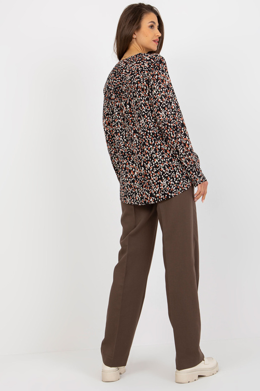 Melna blūze ar apdruku un V veida...