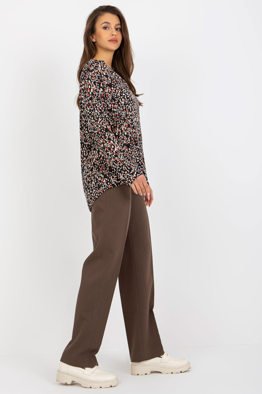 Melna blūze ar apdruku un V veida...