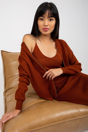 Tumši brūns trikotāžas...