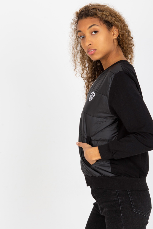 Melna stepēta bomberjaka ar kabatām...