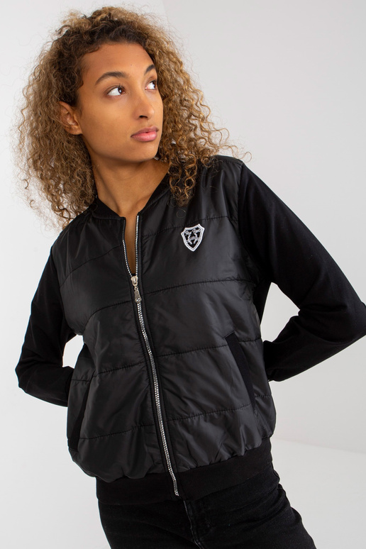 Melna stepēta bomberjaka ar kabatām...