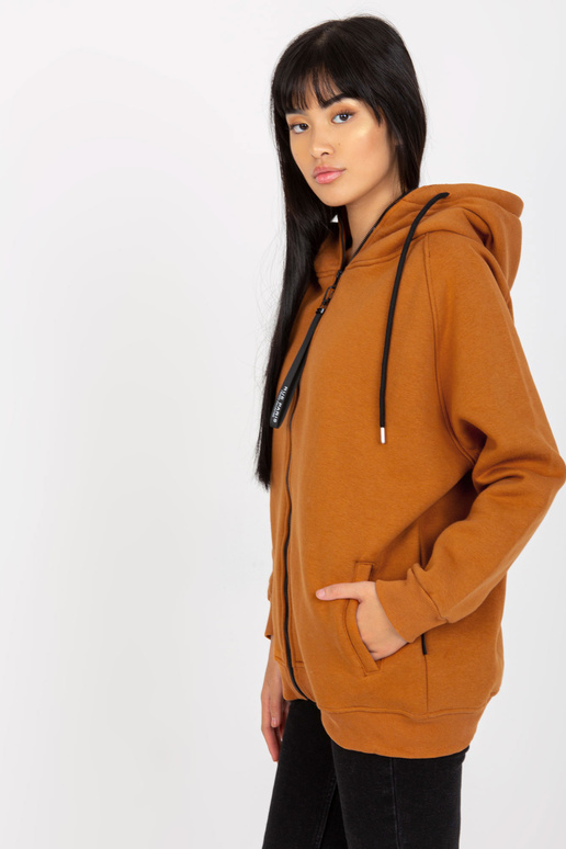 Pamata gaiši brūns sporta krekls ar... Pamata gaiši brūns sporta krekls ar...