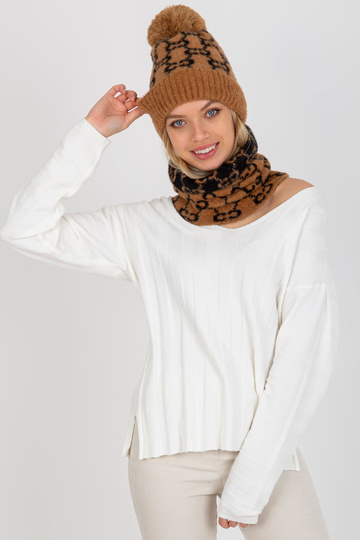 Kamieļu un melna sieviešu...