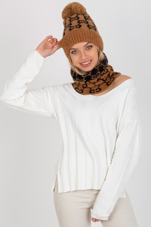 Kamieļu un melna sieviešu ziemas...