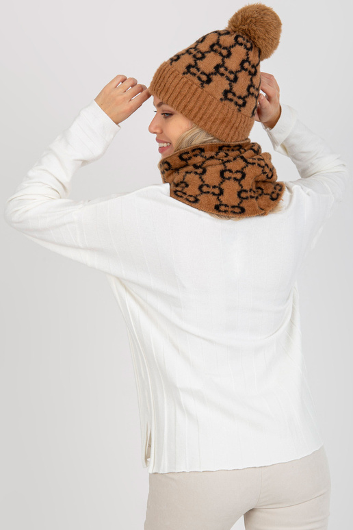 Kamieļu un melna sieviešu ziemas...