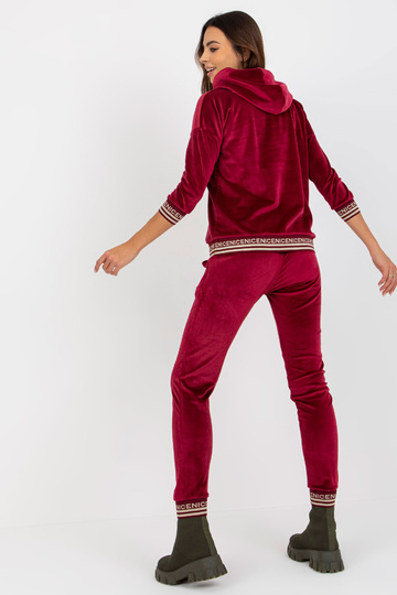 Burgunderfarbenes...