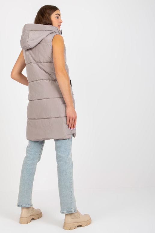 Tumši bēša stepēta dūnu veste ar kapuci