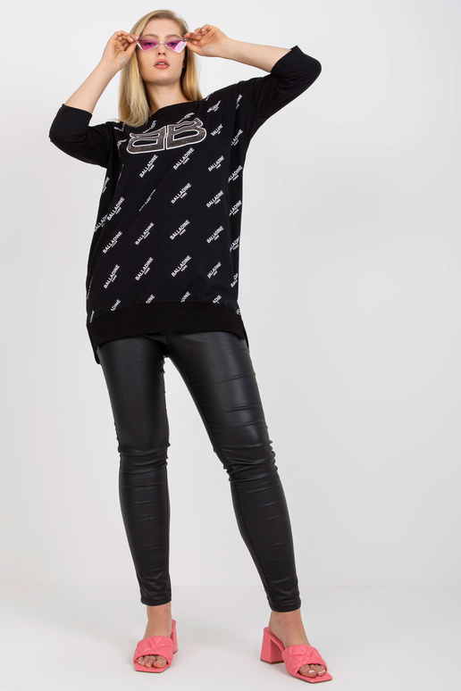 Melna plus izmēra gara blūze ar... Melna plus izmēra gara blūze ar...