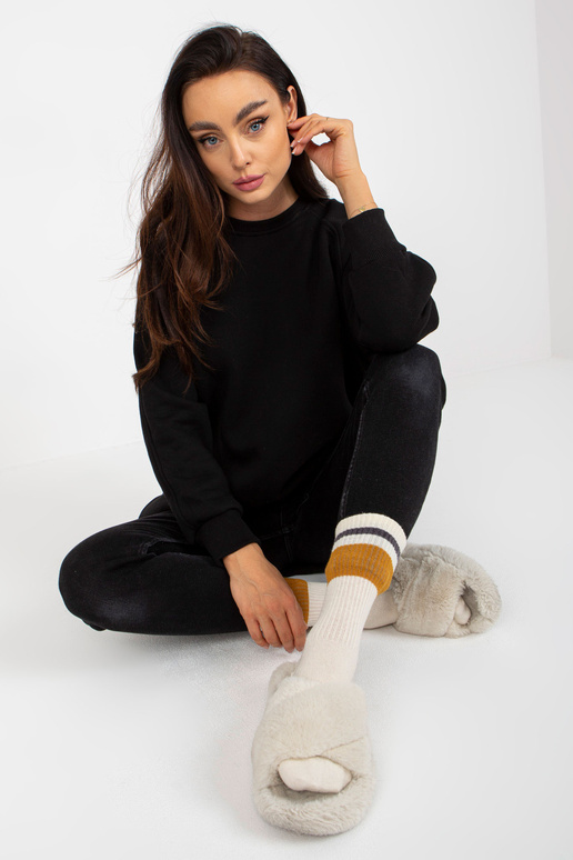 Melns liela izmēra džemperis bez...