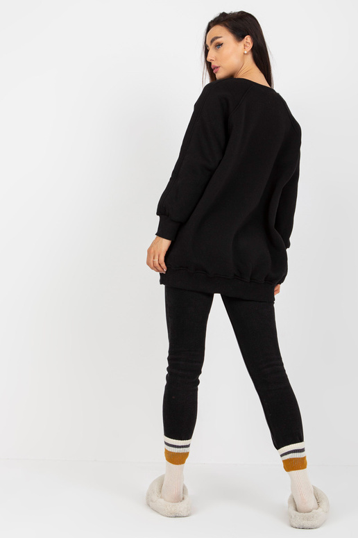 Melns liela izmēra džemperis bez...