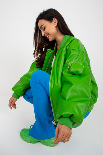 Gaiši zaļa pārejas tipa...