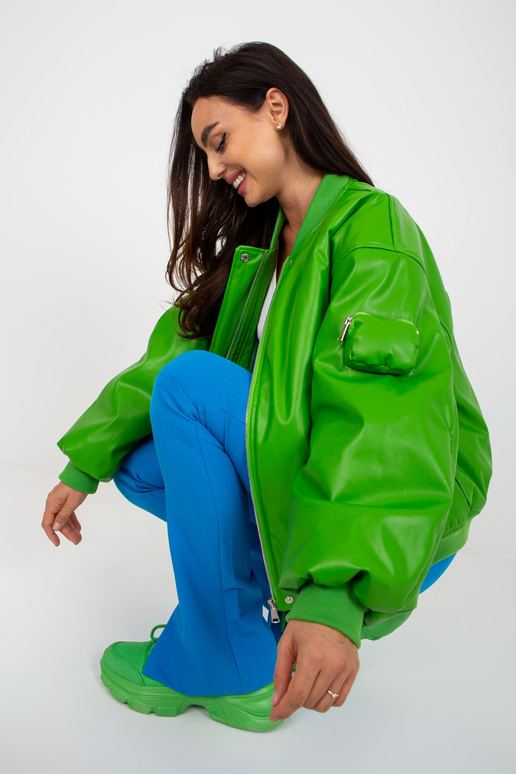 Gaiši zaļa pārejas tipa bomber jaka... Gaiši zaļa pārejas tipa bomber jaka...