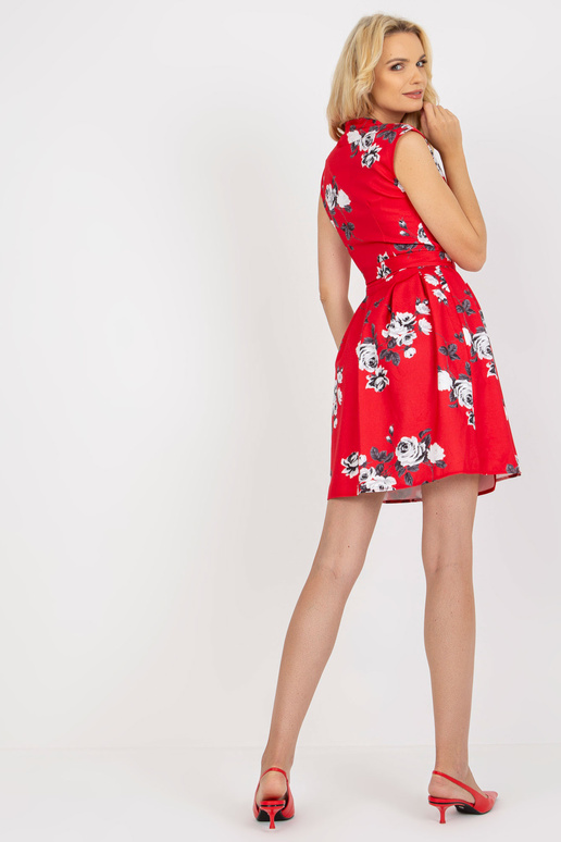 Rotes Wickelkleid mit Blumenmuster