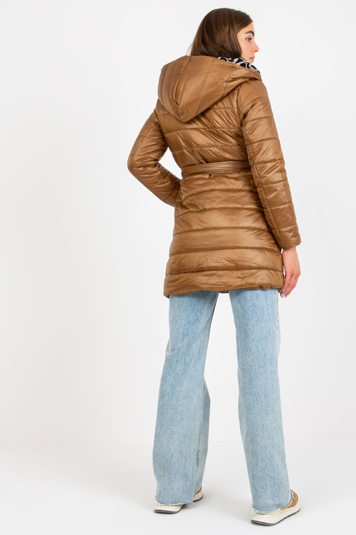 Kamieļa stepēta pārejas jaka ar kapuci