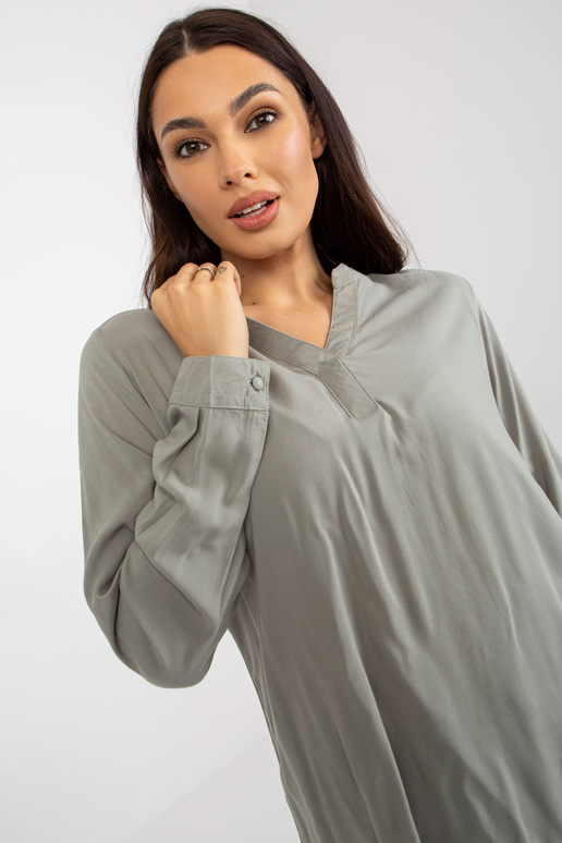 Gaiši zaļa viskozes blūze ar V veida...