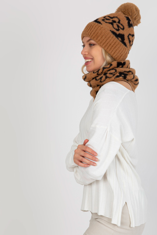 Kamieļu un melna sieviešu ziemas...