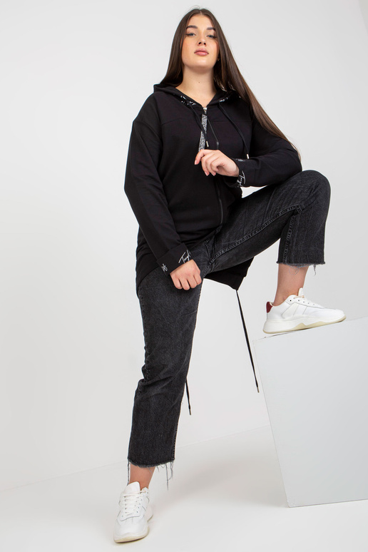 Melns plus izmēra džemperis ar kapuci...