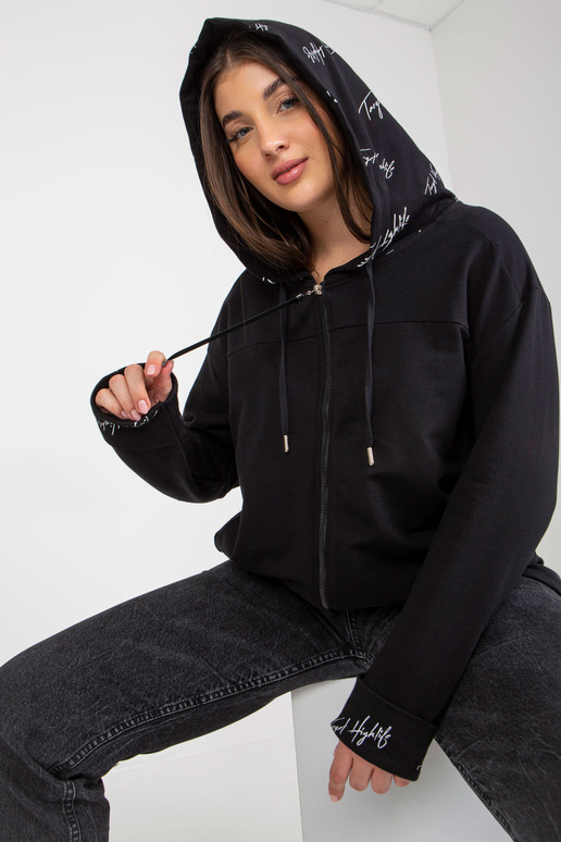 Melns plus izmēra džemperis ar kapuci...