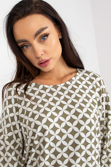 Bēša un balta blūze ar...